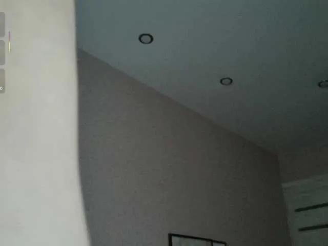 Offline SalutChristine on BongaCams