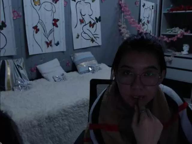 Offline Sarahsexygirl on BongaCams