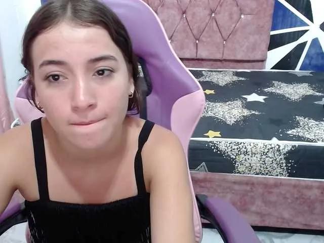 Offline scarleth18 on BongaCams