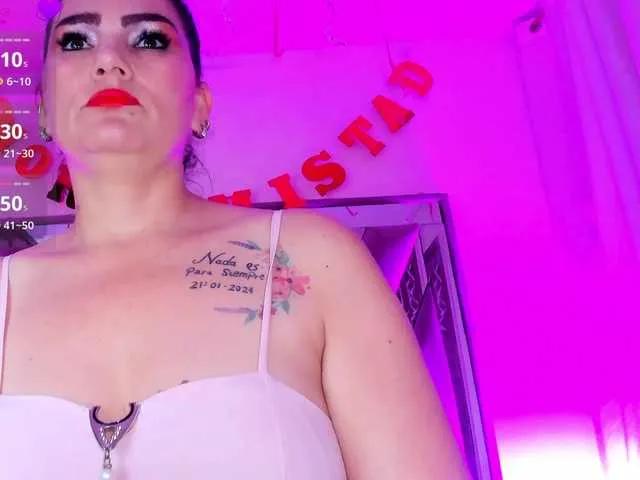 Freechat scarlethit on BongaCams