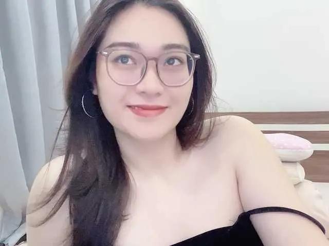Selena295 on BongaCams 