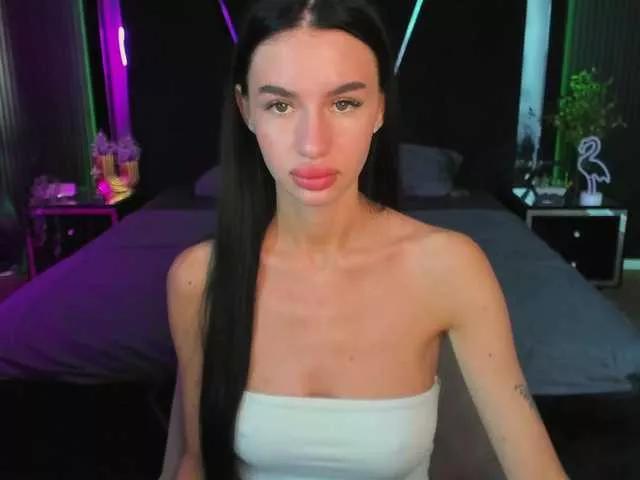Freechat SnowWhiteee on BongaCams