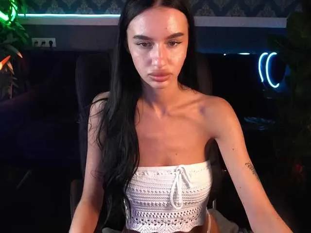 Freechat SnowWhiteee on BongaCams