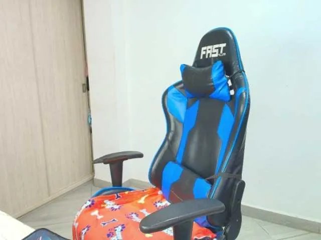 Offline Sophiiaaxx on BongaCams