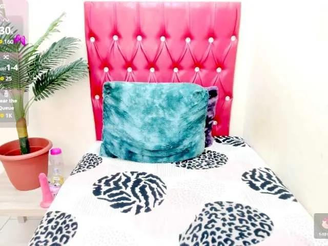 Freechat strawberrylips on BongaCams