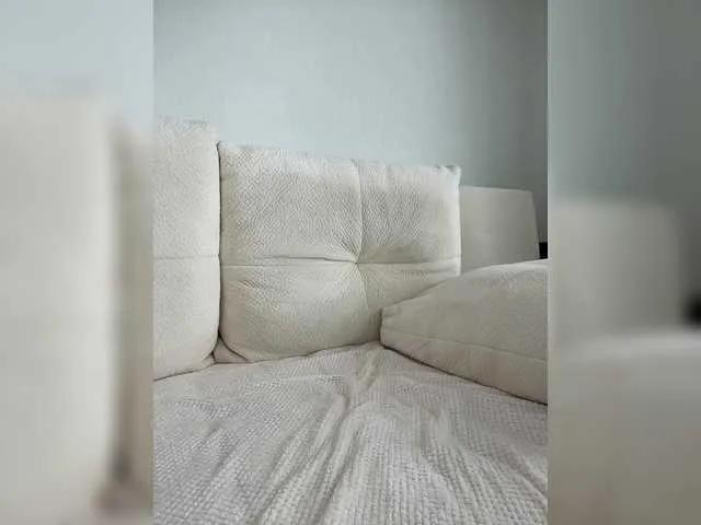 Offline Sweetgirl-11 on BongaCams