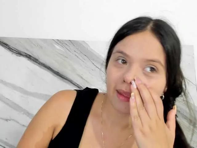 Freechat thamiina on BongaCams