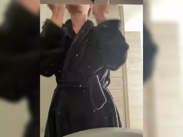 Offline TinyRouse on BongaCams