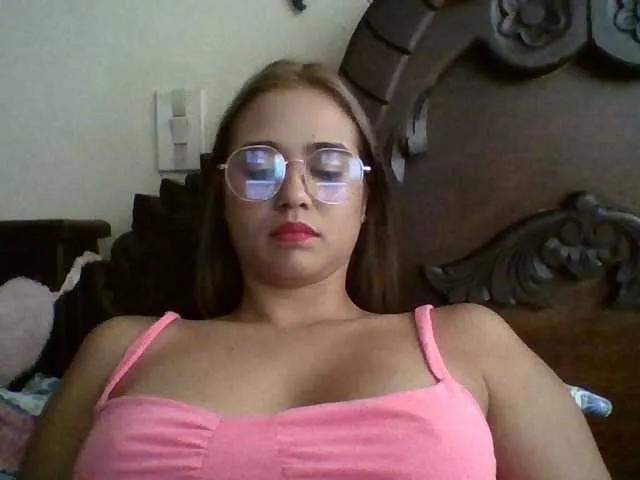 Offline trianabell on BongaCams