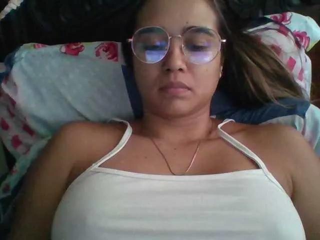 Offline trianabell on BongaCams