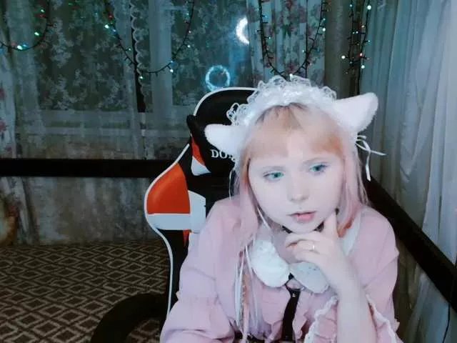 Offline Usagi-Blush on BongaCams