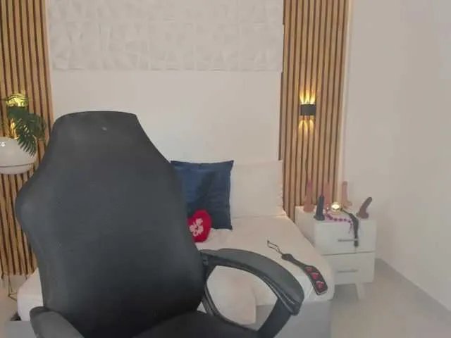 Offline valeria-acost on BongaCams