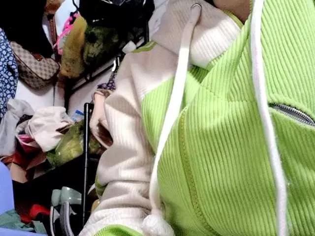 Offline Youngsee69 on BongaCams