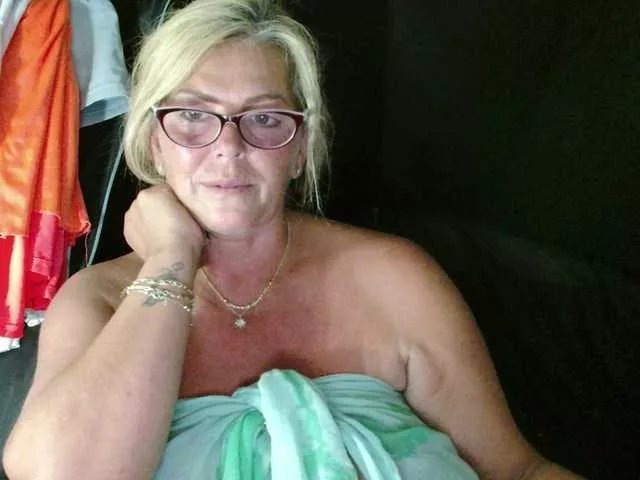 Offline YulliaMilf on BongaCams