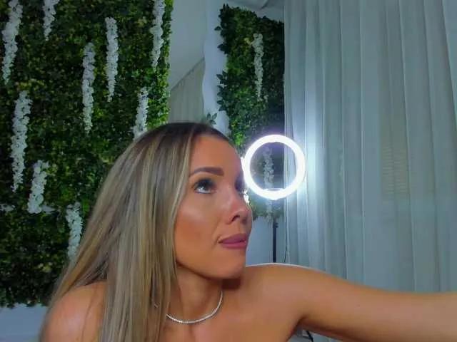 ZinaSquirts on BongaCams