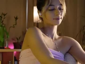 Freechat alieness on Chaturbate