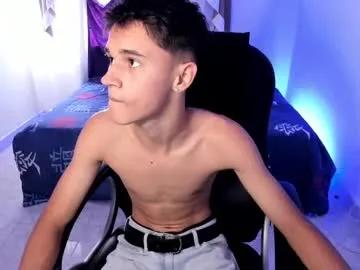 Freechat aron_boyy on Chaturbate