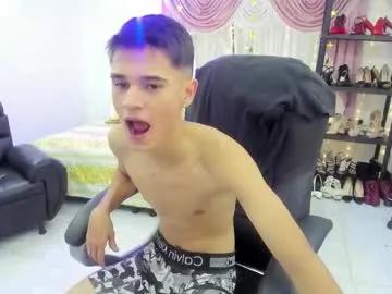 Freechat aron_boyy on Chaturbate