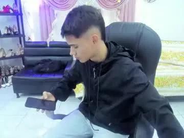 Freechat aron_boyy on Chaturbate