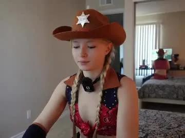 Freechat bestblondiiecb on Chaturbate