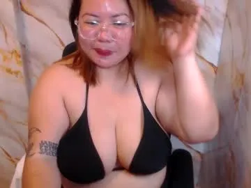 bigtitshotmom