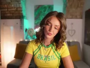 Freechat clara_smile on Chaturbate