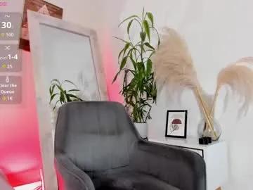 Freechat cristalcutte_ on Chaturbate