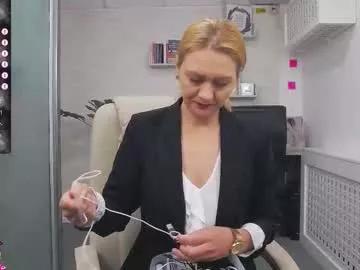 Freechat ellamilf on Chaturbate