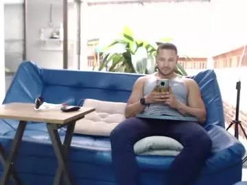 Freechat heteros_men on Chaturbate