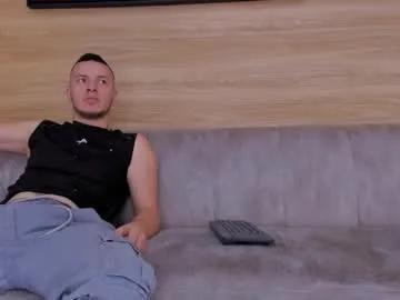 Freechat heteros_men on Chaturbate