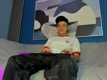 Freechat kevinn_blue on Chaturbate
