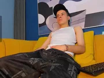 Freechat kevinn_blue on Chaturbate