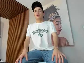 Freechat kevinn_blue on Chaturbate