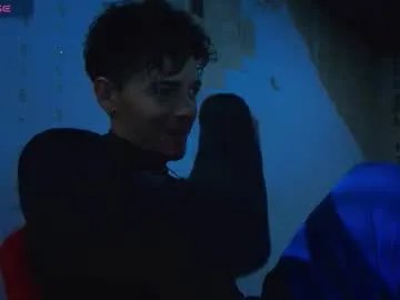 Freechat kisstarxxx on Chaturbate