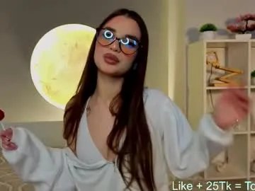 leandraconcatelli — The first air kiss will go to youhi guys, I'm new here, I'll be glad for your support #cute #shy #18 #skinny #braces [18 tokens remaining]