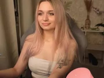Freechat lucysbrain on Chaturbate