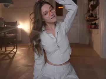 Freechat mia_dynasty on Chaturbate