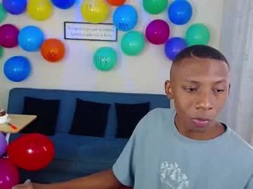 Freechat miiloo18 on Chaturbate
