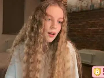 Freechat nickacherie on Chaturbate