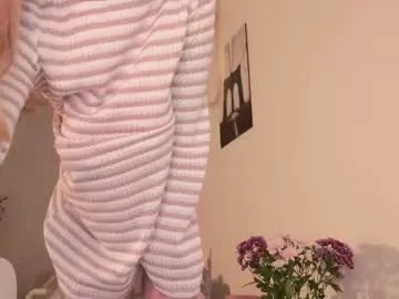 Freechat nickacherie on Chaturbate