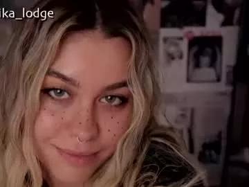 nika_lodge_official on Chaturbate