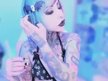 Away nikkiramone on Chaturbate