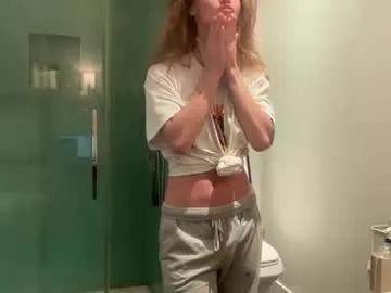 Freechat peacheekitty on Chaturbate