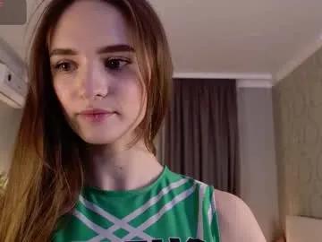 pretty_linaa — GOAL: i'm new here show my lips [12 tokens remaining] Welcome to my room! i'm new here my name is Anna #18 #teen #skinny #lovense #new