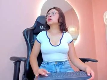 riley_flirt — GOAL: flash boobs+tongue out [55 tokens remaining] Welcome to my room! Don't forget to follow me! #cute #18 #petite #latina #new