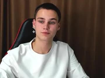 Freechat robert10211 on Chaturbate