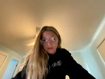 Freechat saltycaptain69_hatgirl69 on Chaturbate