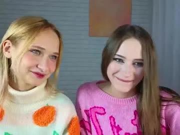 Freechat strawberryglow on Chaturbate