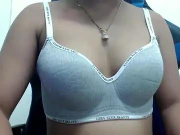 Freechat ur_small_girl on Chaturbate