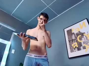 Freechat zyronight on Chaturbate